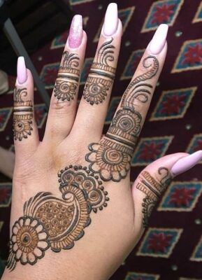Arabic Mehndi Design adds festive charm