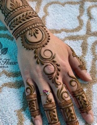 Artistic Arabic Mehndi Design feels special