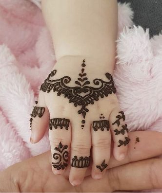 Beautiful flowers in Simple Mehndi Designs for Kids