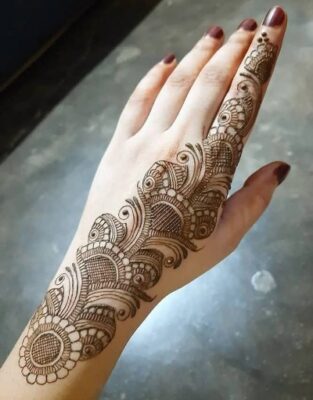 Elegant Arabic Mehndi Design wins hearts