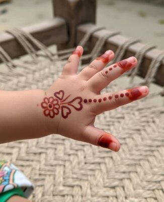 Enjoy weekends with Simple Mehndi Designs for Kids