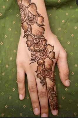 Every hand glows with Arabic Mehndi Design