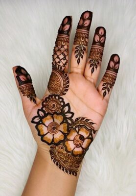 Every woman admires Simple Mehndi Design