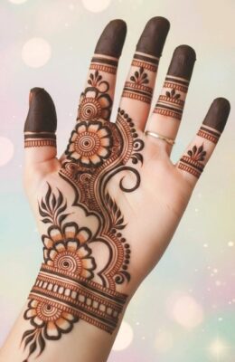 Everyone can try Simple Mehndi Design easily