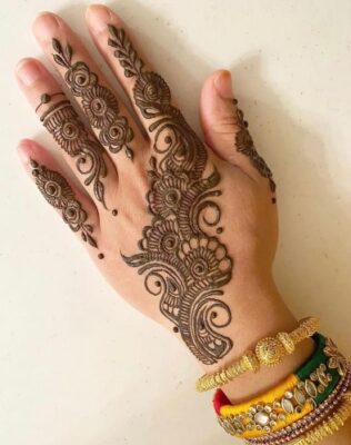 Floral Arabic Mehndi Design looks graceful