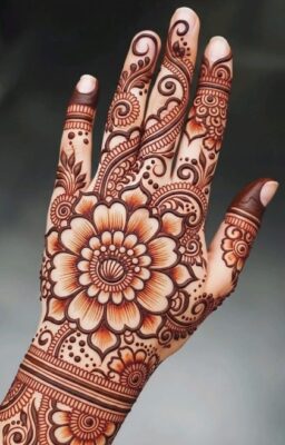 Floral patterns make Stylish Mehndi Design pretty