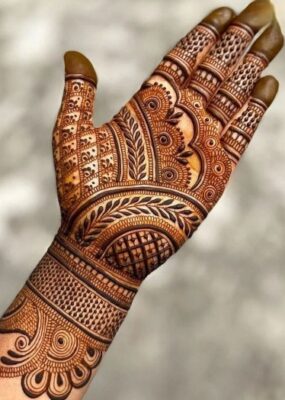 Front Hand Simple Mehndi Design feels special