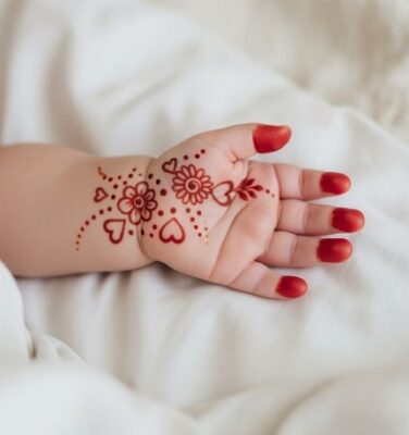 Natural style in Simple Mehndi Designs for Kids