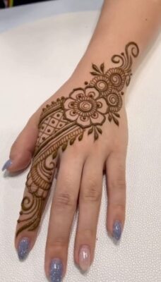 Simple Arabic Mehndi Design is timeless