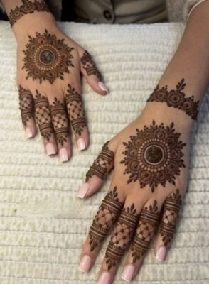 Simple Arabic Mehndi Design looks classy