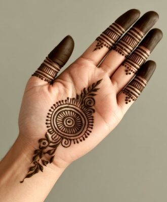 Simple Mehndi Design gives natural beauty