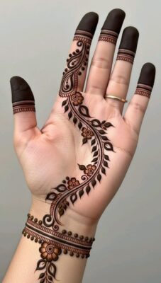 Simple and stylish Easy Arabic Mehndi Design