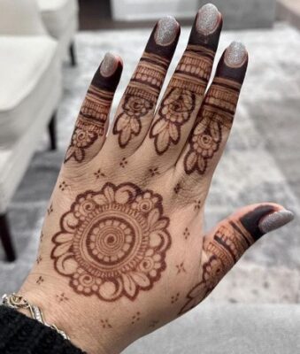 Traditional yet modern Stylish Back Hand Mehndi Designs