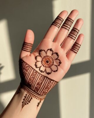 Unique patterns make Simple Mehndi Design special