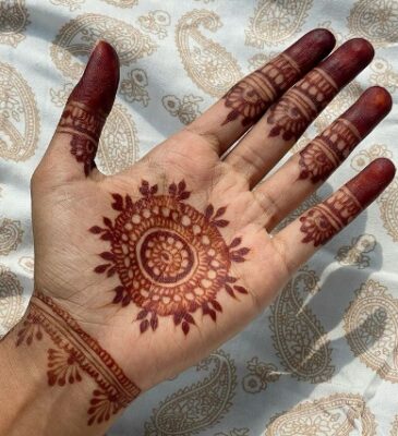 A Front Hand Simple Mehndi Design enhances your festive look effortlessly