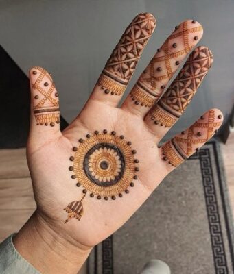 A Front Hand Simple Mehndi Design is ideal for last-minute styling