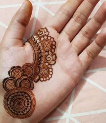 A Front Hand Simple Mehndi Design is perfect for beginners