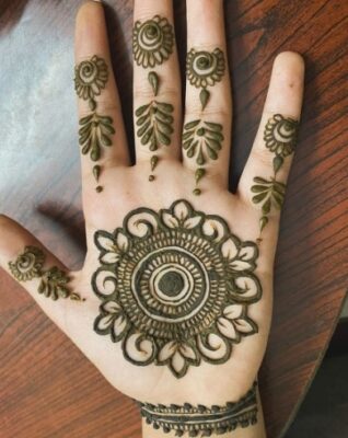 A Front Hand Simple Mehndi Design is perfect for beginners’ practice