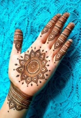 A Front Hand Simple Mehndi Design looks great in photos
