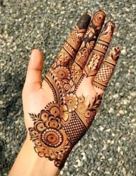 A Mehndi Design Simple dries faster than heavy designs
