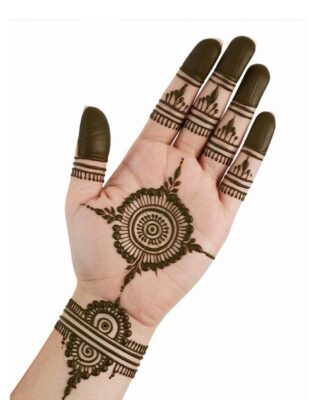 A Mehndi Design Simple is always trendy and timeless
