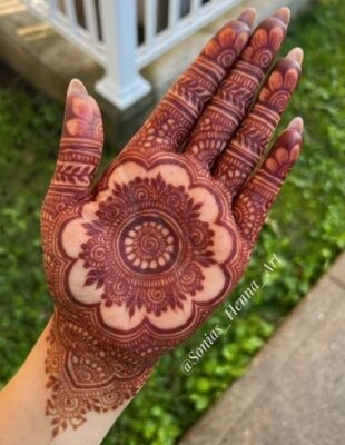 A Mehndi Design Simple is great for busy days