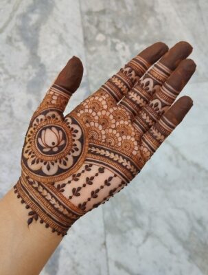 A Mehndi Design Simple is quick and beautiful