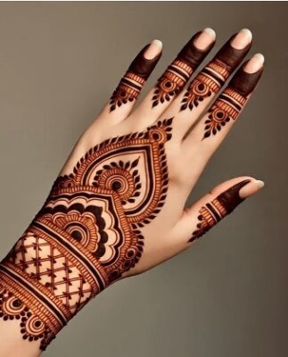 A Mehndi Design Simple looks neat in any function