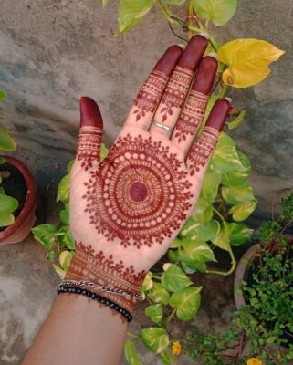 A Mehndi Design Simple style is perfect for beginners