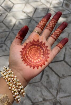 A Mehndi Design Simple suits both kids and adults