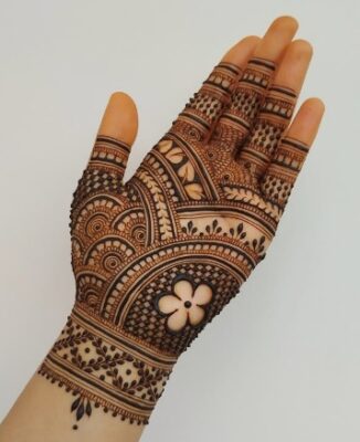 A Mehndi Design Simple suits casual and festive looks