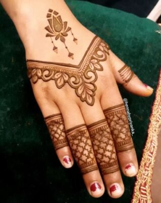 A Mehndi Design Simple suits wedding guests too