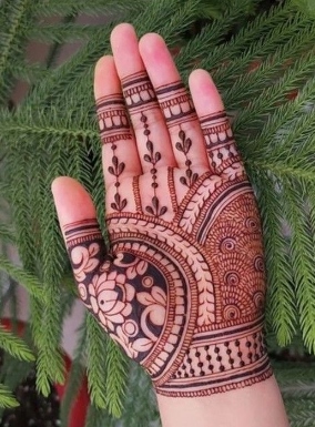 A Royal Front Hand Mehndi Design combines modern and classic styles