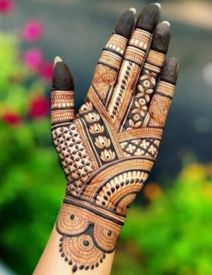 A Royal Front Hand Mehndi Design looks perfect in close-up shots