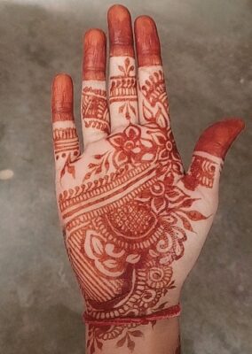 A Royal Front Hand Mehndi Design often includes floral patterns