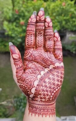 A Royal Front Hand Mehndi Design symbolizes tradition and beauty