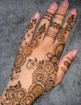 A classic Arabic Mehndi Design never goes out of style