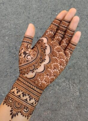 A finger Mehndi Design Photo looks clean and cute