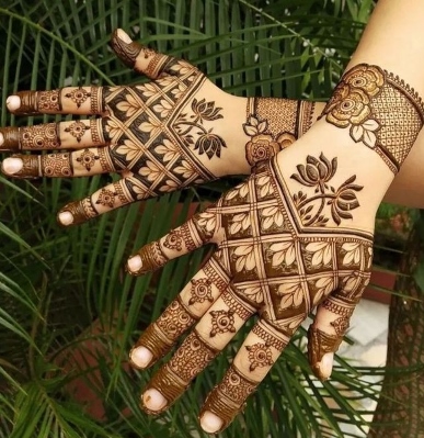 A floral Full Hand Mehndi Design looks elegant and timeless