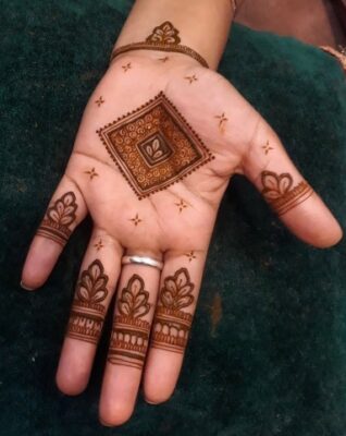 A floral Mehndi Design Photo always looks graceful