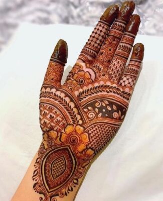 A geometric Mehndi Design Photo looks modern