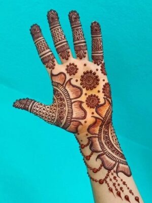 A mandala Arabic Mehndi Design fits all occasions