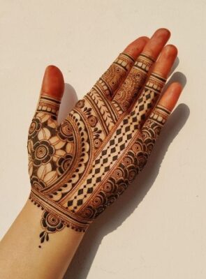 A mandala Mehndi Design Photo is timeless