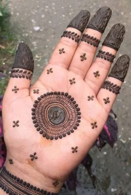 A mandala Mehndi Design Simple is evergreen