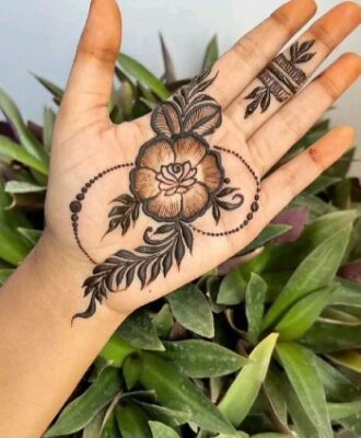A quick Mehndi Design saves time and looks neat