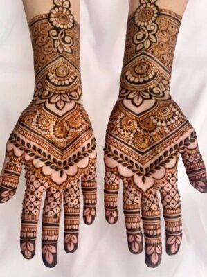 A simple Full Hand Mehndi Design is ideal for small functions