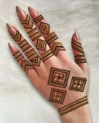 A simple trail Arabic Mehndi Design suits daily wear