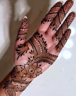 A stylish Arabic Mehndi Design is always in trend