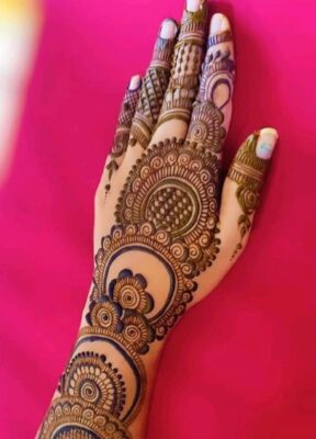 Any event looks more festive with an Arabic Mehndi Design