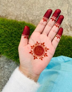 Arabic Front Hand Mehndi Design adds charm